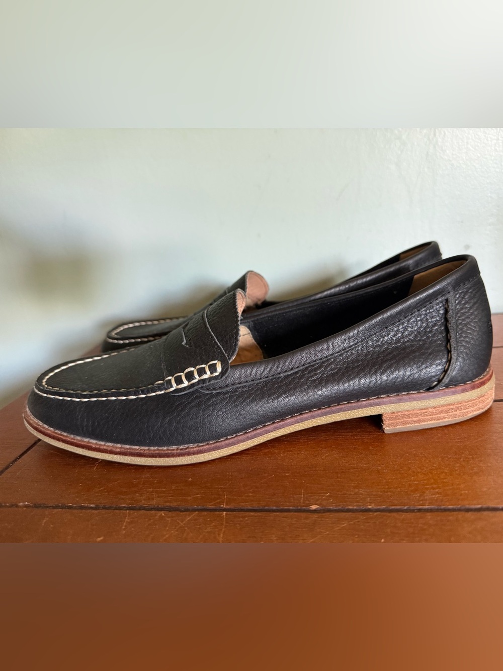 Sperry Women’s Black Leather Seaport Penny Loafer Size 9.5 - Picture 2 of 8